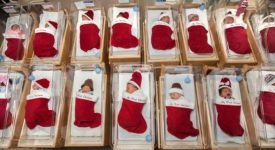 neonati-dentro-una-calza:-la-tenera-tradizione-di-un-ospedale-americano