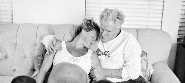 un-papa-aiuta-la-figlia-a-partorire