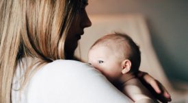 neonati-reagiscono-voce-mamma