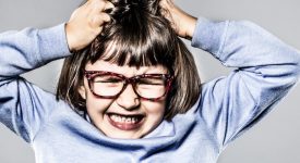 tricotillomania-bambini-si-tirano-i-capelli