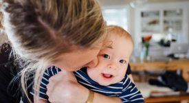 ecco-spiegata-la-voglia-di-mangiare-di-baci-i-bambini