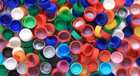 5-modi-per-riciclare-i-tappi-di-plastica