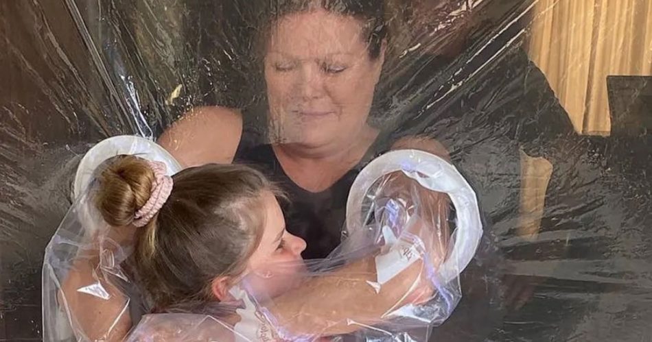abbracciare-i-nonni-ai-tempi-del-covid-linvenzione-di-paige