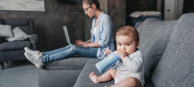 mamme-e-lavoro,-boom-di-dimissioni-volontarie:-l'allarme-dei-sindacati