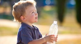 caldo-e-idratazione-quanta-acqua-serve-al-mio-bambino