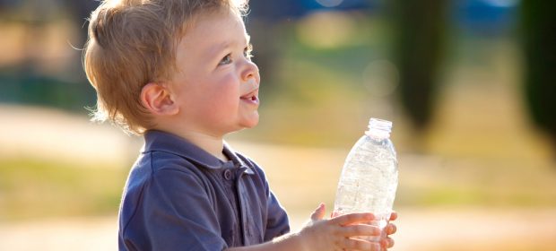 caldo-e-idratazione-quanta-acqua-serve-al-mio-bambino