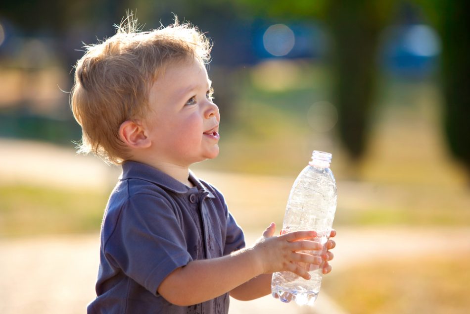 caldo-e-idratazione-quanta-acqua-serve-al-mio-bambino