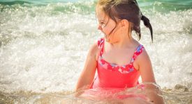 abituare-il-neonato-all'acqua-di-mare