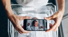 lo-sharenting-il-nuovo-pericolo-social-per-i-piu-piccoli