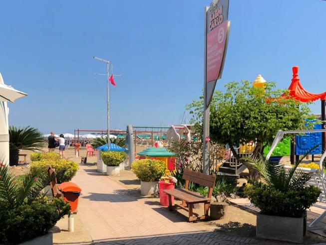 parto-in-spiaggia-a-cattolica: