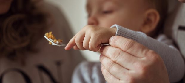 insegnare-bambini-utilizzare-posate