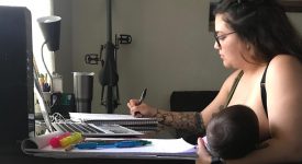 professore-impedisce-alla-mamma-di-allattare