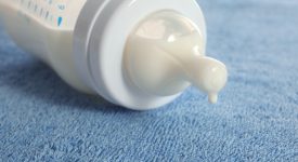 biberon-ogni-giorno-i-neonati-sono-esposti-a-un-milione-e-mezzo-di-microplastiche