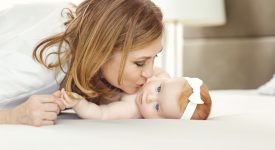sempre-piu-neonati-positivi-al-covid-con-madre-sana-il-pediatra-basta-sbaciucchiarli