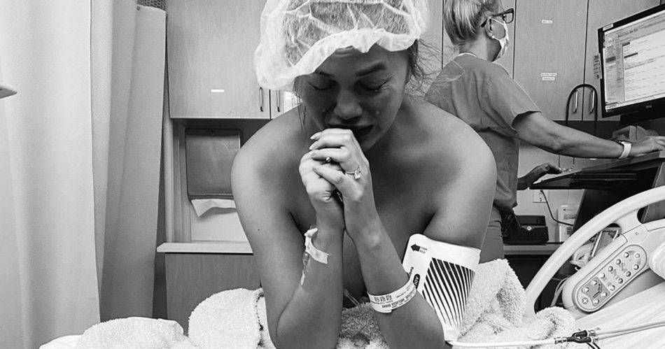 chrissy-teigen-e-john-legend-un-dolore-mai-provato-prima-per-la-perdita-del-terzo-figlio