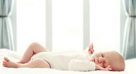 far-addormentare-il-neonato-con-un-fazzoletto-il-bizzarro-metodo-giapponese
