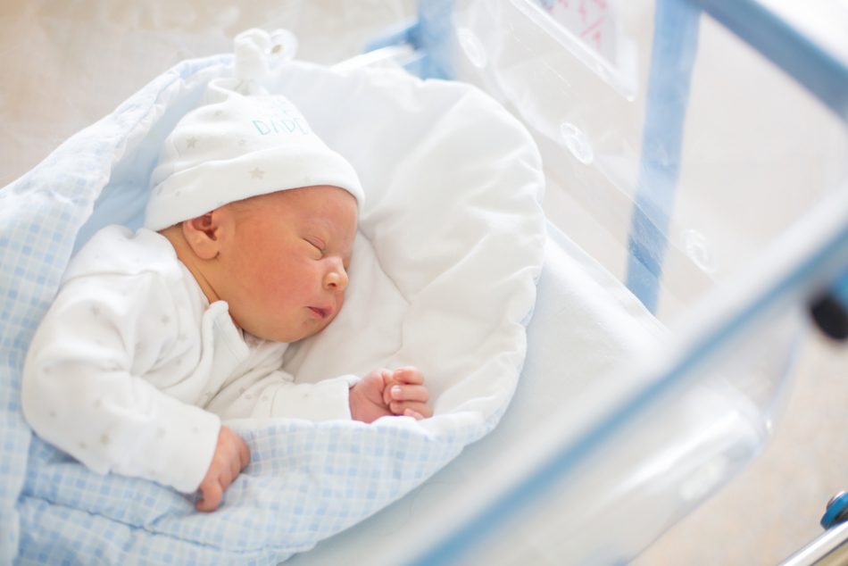 avellino-nasce-la-notte-di-natale-e-non-viene-riconosciuto-dalla-mamma-neonato-gia-adottato