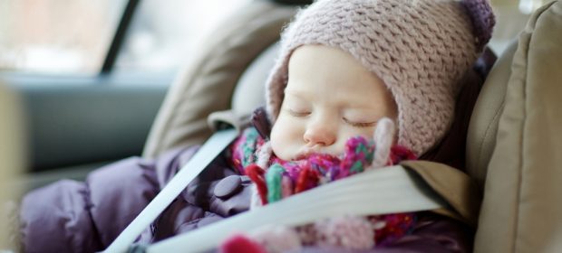 bimbi-in-auto-in-inverno-come-viaggiare-in-sicurezza