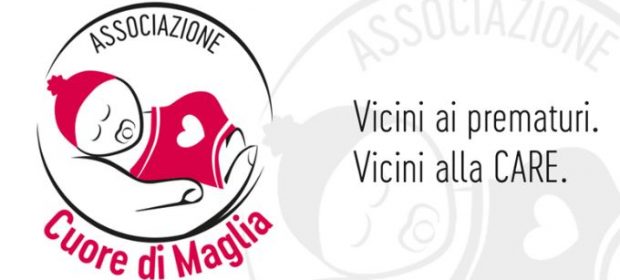 cuore-di-maglia-vicino-ai-bambini-prematuri