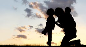 cognome-materno-ai-figli-ecco-cosa-potrebbe-cambiare