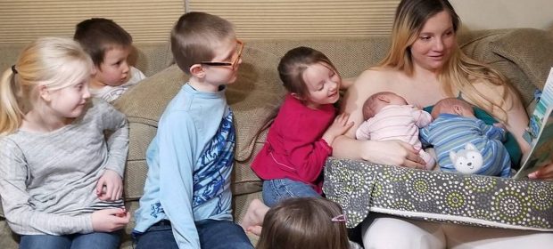 mamma-dona-al-il-latte-e-pubblica-le-foto-sui-social-commenti-perversi-dal-web