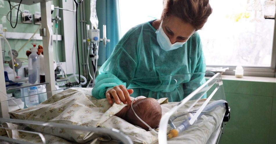 bologna-neonato-di-5-giorni-respira-grazie-a-un-delicato-intervento-alle-corde-vocali