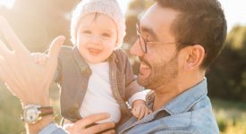 lasciare-bambini-soli-con-il-papa-5-motivi-validi