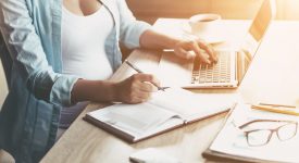 conciliare-maternita-e-lavoro-si-puo-fare-come-allestire-un-ufficio-a-casa