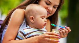 la-denuncia-delloms-gli-alimenti-per-neonati-contengono-troppi-zuccheri