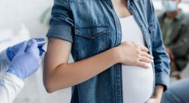 donna-incinta-vuole-vaccinarsi-medico-rifiuta-serve-ok-ginecologo-ordine-assurdo