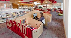 una-scrivania-a-misura-di-neomamma-limmagine-di-una-biblioteca-della-virginia-fa-il-giro-del-web