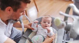 tre-mesi-di-congedo-parentale-per-i-papa-la-proposta-di-legge