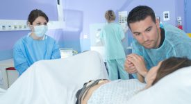 papa-in-ospedale-con-mamma-e-bebe-ecco-perche-e-importante