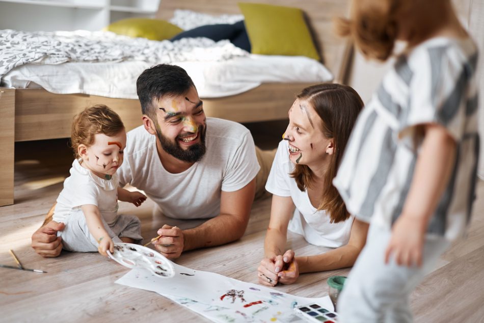 essere-mamme-e-papa-non-persone-migliori-ma-piu-innamorate
