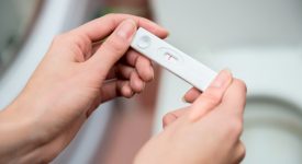 futuro-papa-scambia-un-test-di-gravidanza-positivo-per-un-test-covid