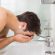 perche-i-papa-passano-tanto-tempo-in-bagno-ecco-la-spiegazione