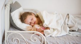 come-e-quando-abituare-il-bambino-a-dormire-nella-cameretta